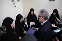 اهدای مدرک دانش‌آموختگی دانشجوی شهید علمی کاربردی توسط وزیر علوم