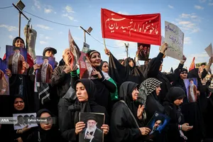 تشییع پیکر مطهر آقای شهید ایران و خانواده ایشان -۱
