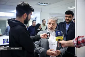 بیژن رنجبر رییس دانشگاه آزاد اسلامی در جمع خبرنگاران خبرگزاری آنا