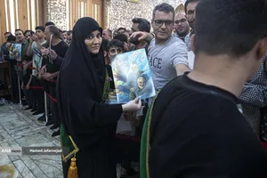 اجتماع مردم کنار مزار شهید سپهبد سلامی در ایام اربعین فرمانده دلاور سپاه اسلام