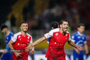 تیم&zwnj;های فوتبال استقلال و پرسپولیس امروز (چهارشنبه) در چارچوب هفته پنجم لیگ برتر به مصاف هم رفتند که این دیدار به تساوی یک - یک انجامید.