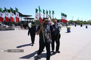 نمازگزاران جمعه در مرقد مطهر امام راحل(ره)