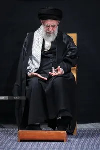 مراسم عزادارای شب عاشورای حسینی(ع) در حسینیه امام خمینی(ره) با حضور رهبر معظم انقلاب