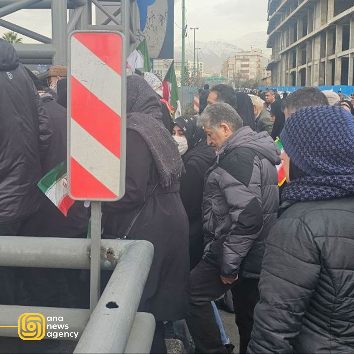 مراسم راهپیمایی 22 بهمن در تهران آغاز شد/ پرچم‌ها برافراشته و دل‌ها متحد برای ایران