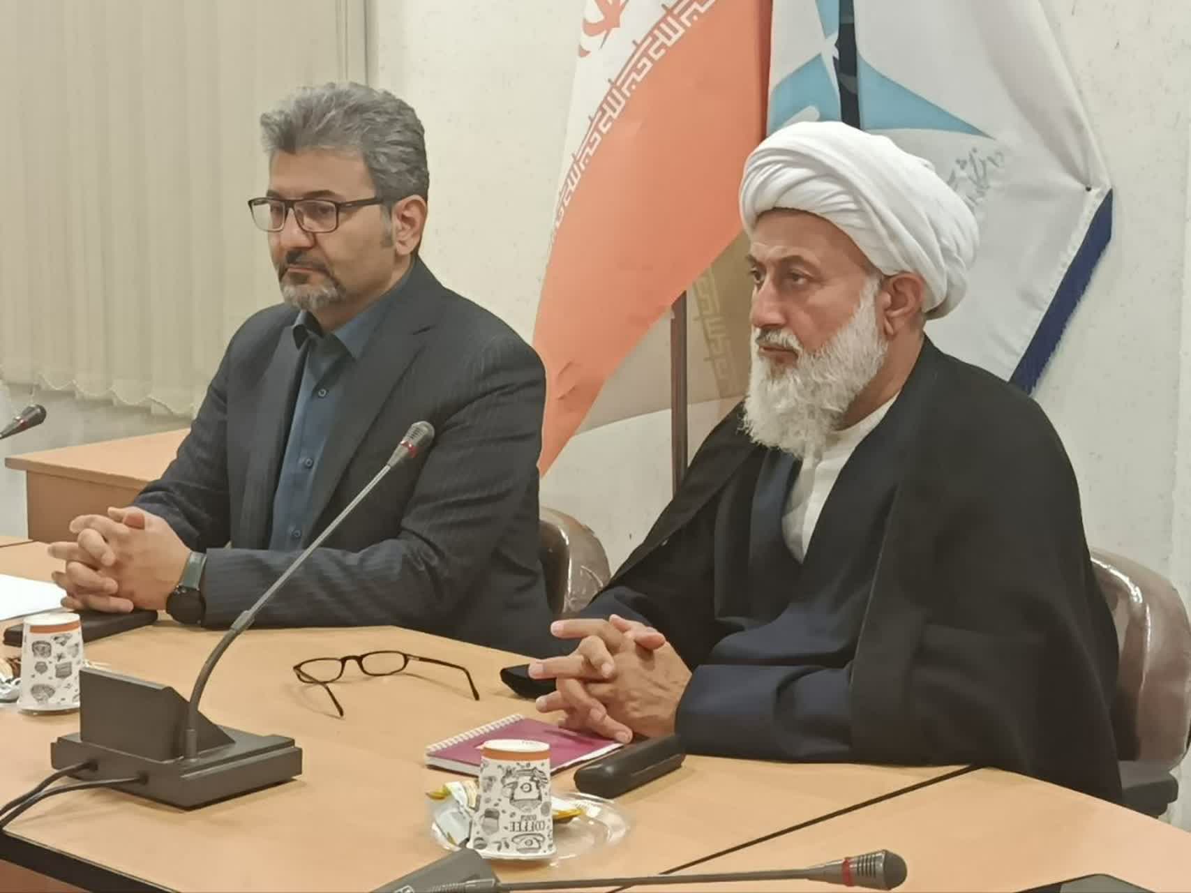 حضور گسترده فضلای حوزه در درس‌های رهبر انقلاب بیانگر ظرفیت علمی قابل توجه ایشان است