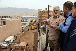 کمک رسانی شهید محمدمهدی طهرانچی دانشمند هسته ای در مناطق سیل زده لرستان پلدختر در سال 1398 همراه گروه های جهادی
