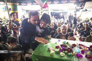 وداع با پیکر بسیجی شهید حسین یوسفخانی