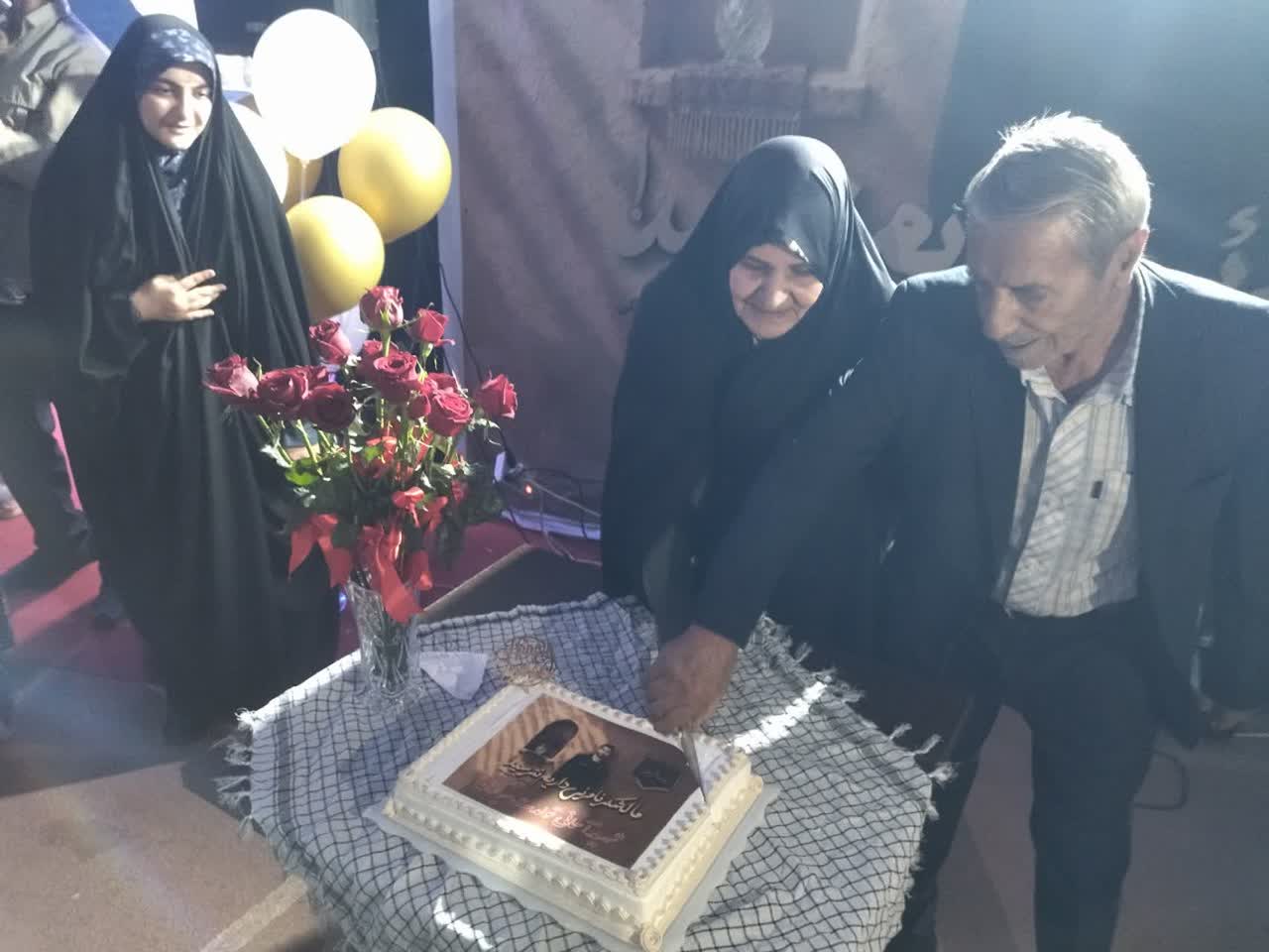 آسمان در جشن زمین؛ وقتی یادِ شهید گودرزی با حضور والدین رنگِ معراج گرفت آسمان در جشن زمین؛ وقتی یادِ شهید گودرزی با حضور والدین رنگِ معراج گرفت