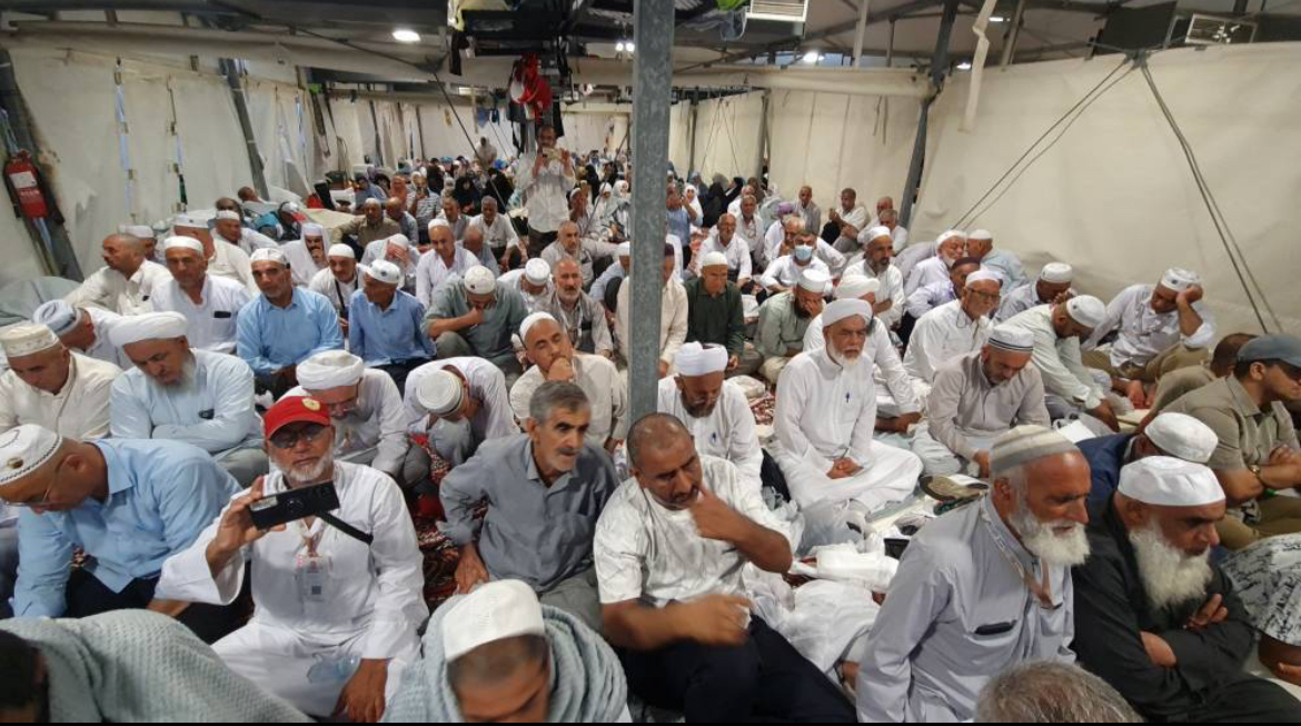 برگزاری مراسم یادبود شهدای منا و خادمان ضیوف‌الرحمن در سرزمین منا+تصاویر