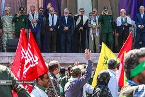رزمایش جان&zwnj;فدایان ایران با حضور مسعود پزشکیان رییس جمهور و علیرضا زاکانی شهردار تهران در رزمایش جان&zwnj;فدایان ایران