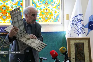 استاد صفر سامی استاد برجسته و درجه یک هنری خاتم کاری ایران