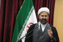 استاد باید علاوه بر انتقال دانش، الگوی مواجهه با مسئله و بحران باشد