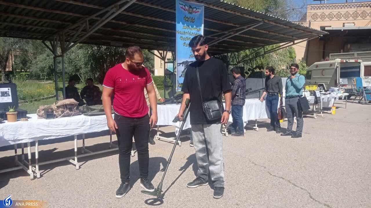 نمایش توانمندی‌ و تجهیزات ارتش در دانشگاه آزاد دزفول