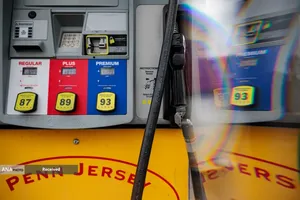 بحران بی سابقه مالی در آمریکا و جهان بدلیل هزینه جنگ و انسداد تنگه هرمز