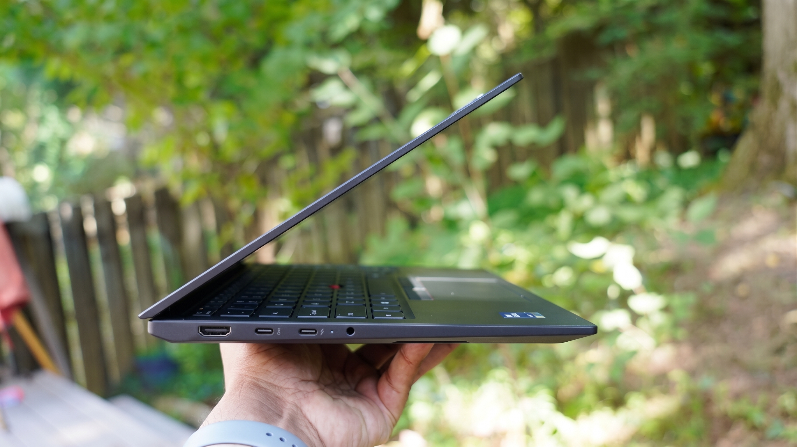 لنوو ThinkPad X۱ کربن نسل ۱۴ با حفظ طراحی کلاسیک خود سبک‌تر شده است