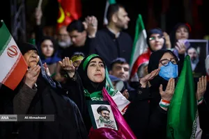 اقامه نماز استغاثه به امام زمان زمان(عج) - میدان ولیعصر (عج)
