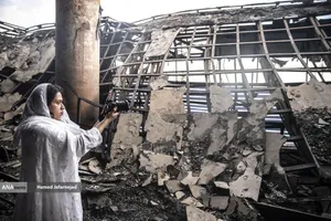 بازدید خبرنگاران خارجی از آثار به&zwnj;جامانده از حمله موشکی رژیم صهیونیستی به ساختمان شیشه ای صدا و سیما که در تاریخ ۲۴ تیرماه صورت گرفت