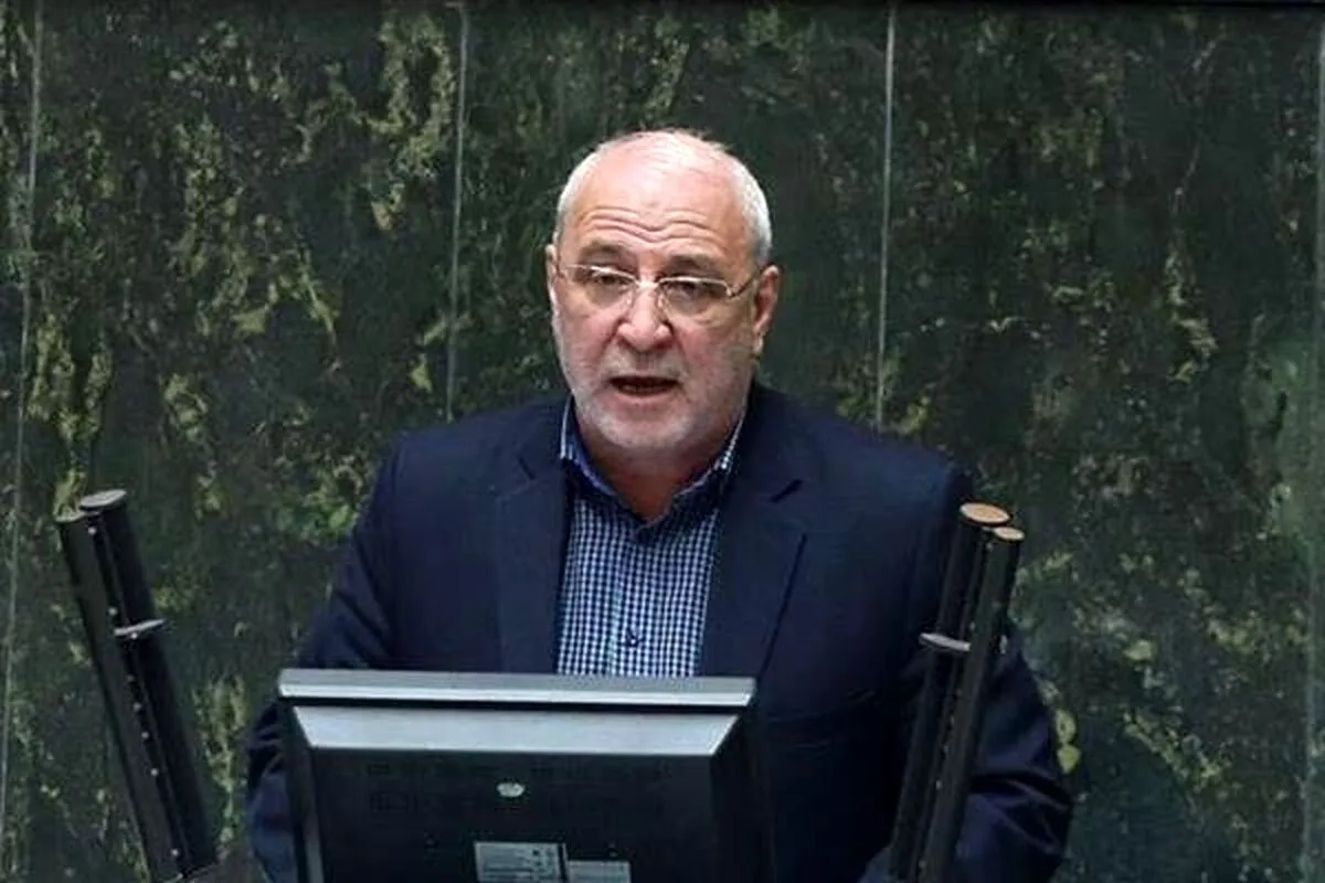 عکس متعلق به حسینعلی حاجی دلیگانی است.