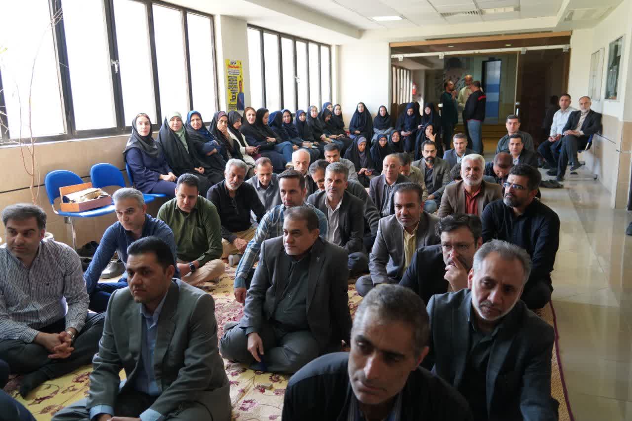 خداوند متعال در این زمان صحنه عاشورا را واضح‌تر به ما نشان داد؛ خون رهبر شهید امت اسلام را به جوشش آورد