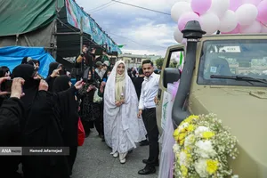 مراسم جشن عروسی زوج های جان فدا همزمان با سالروز ازدواج حضرت زهرا و حضرت علی در میدان امام حسین