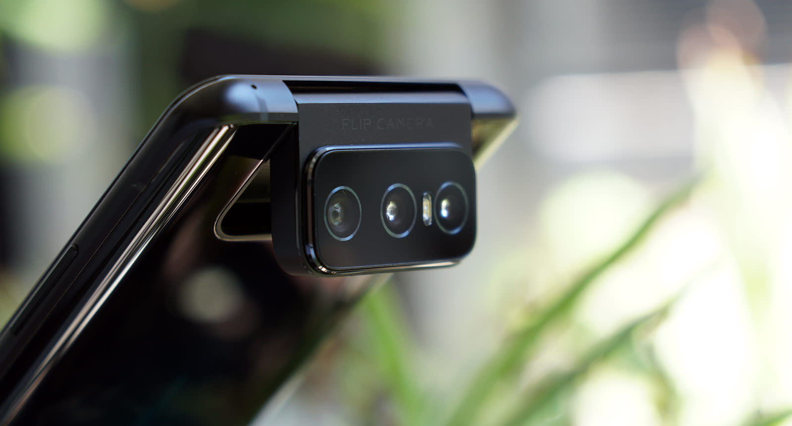 ایسوس با توقف عرضه محصولات جدید از بازار موبایل کناره‌گیری می‌کند