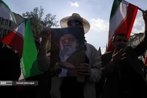 تشییع پیکر مطهر دریابان شهید &laquo;علیرضا تنگسیری&raquo; فرمانده دلاور خلیج فارس و جمعی از شهدای والامقام