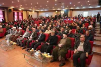 سریع‌ترین نقاش آسیا در جشنواره شعر وحدت هنرنمایی کرد؛ اهدای سردیس سردار دل‌ها به معاون دانشگاه آزاد