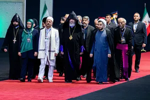 ادای احترام ادیان مختلف به رهبر شهید