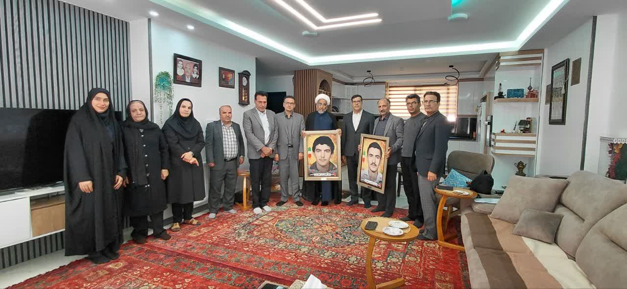 دیدار دانشگاهیان دانشگاه آزاد اسلامی شهرکرد با خانواده معظم دو شهید والامقام