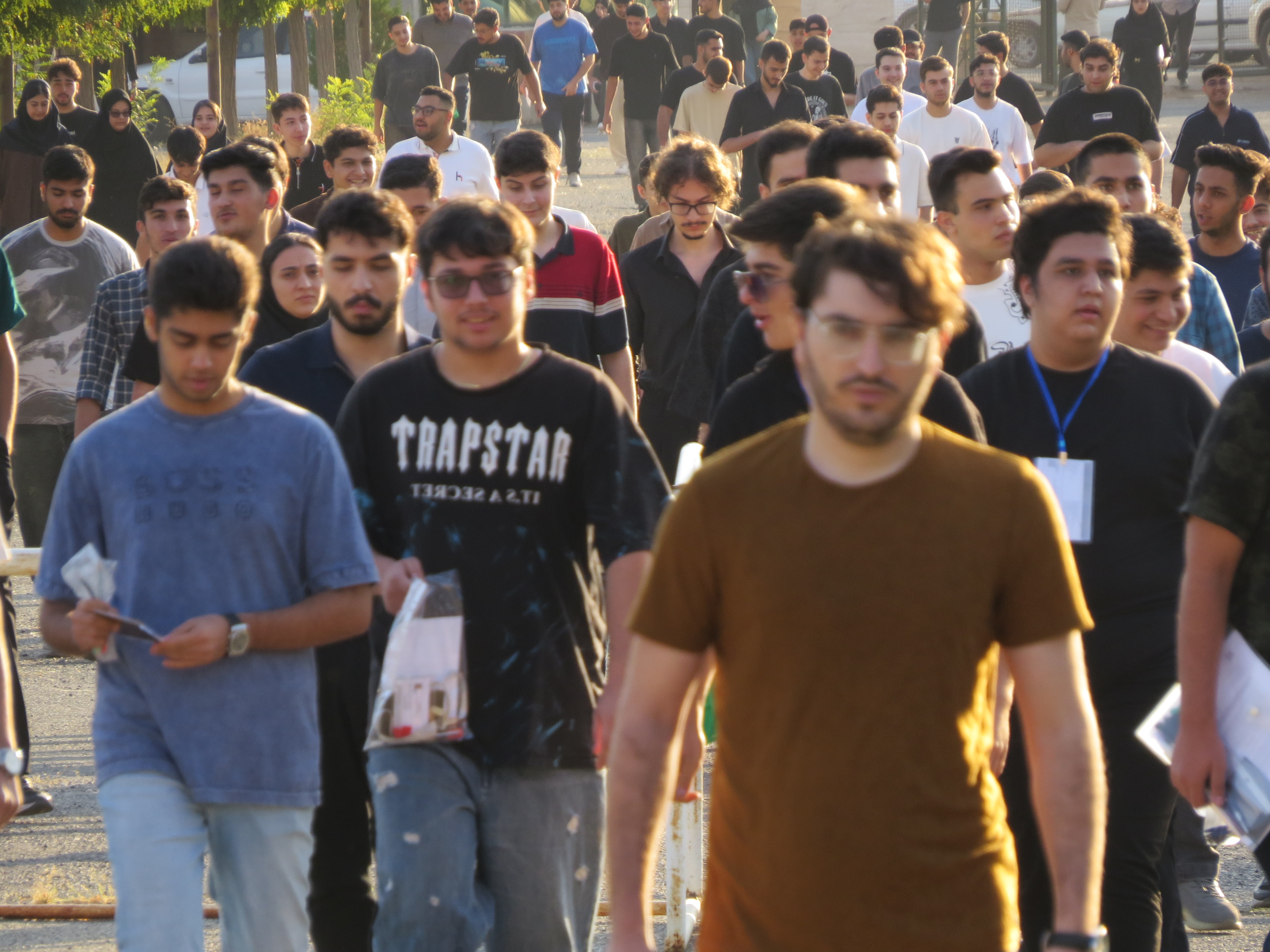 رقابت نفس‌گیر ۱۱۵۴ داوطلب کنکور سراسری در گرمای شدید تابستان در دانشگاه آزاد ماکو