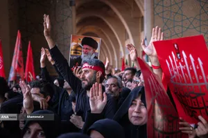 مراسم اقامه نماز بر پیکر مطهر امام مجاهد شهید حضرت آیت&zwnj;الله العظمی سیدعلی خامنه&zwnj;ای و شهدای خانواده ایشان