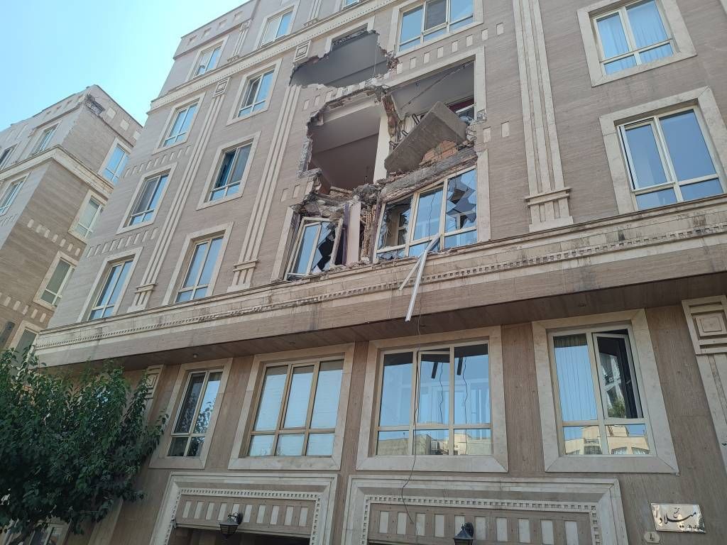 سقوط جرثقیل در محدوده اباذر تهران؛ ۳ نفر مصدوم شدند