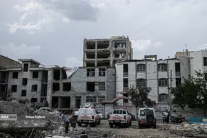 بازدید رئیس کمیته بین المللی صلیب سرخ در محل اصابت جنایات آمریکایی - صهیونی