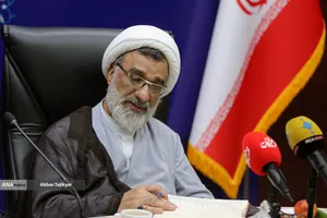 حجت&zwnj;الاسلام والمسلمین عبدالحسین خسروپناه، دبیر شورای عالی انقلاب فرهنگی در نشست تخصصی بررسی ابعاد حقوقی جنگ های تحمیلی دوم و سوم در دانشگاه آزاد اسلامی