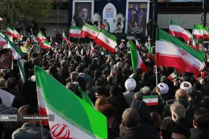 بیعت مردم با آیت&zwnj;الله سید مجتبی خامنه&zwnj;ای سومین رهبر جمهوری اسلامی ایران