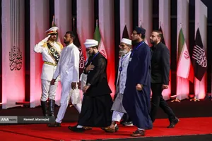 ادای احترام ادیان مختلف بر پیکر رهبر مجاهد شهید انقلاب
