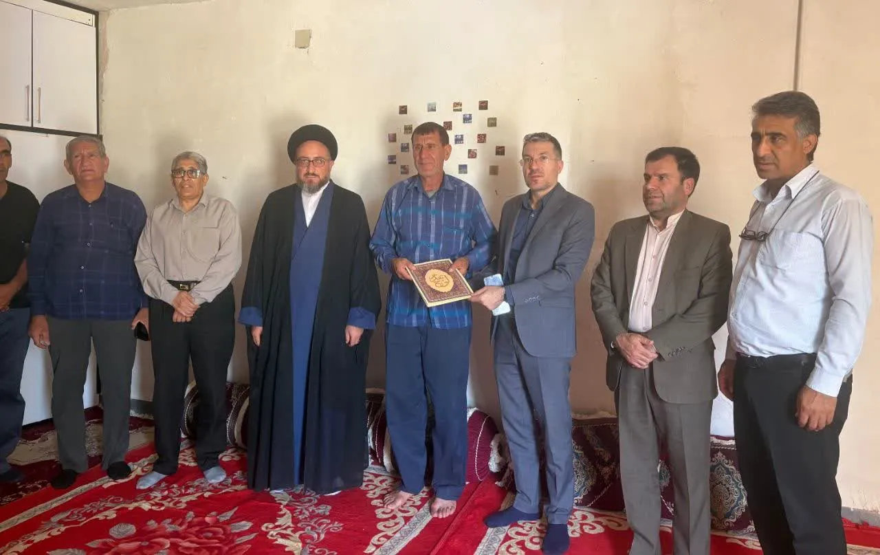 دیدار دکتر زنبوری با خانواده شهید