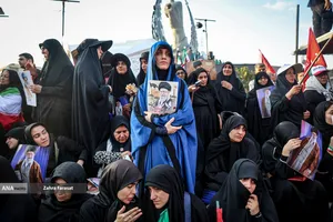 تشییع پیکر مطهر آقای شهید ایران و خانواده ایشان -۱
