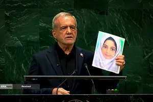 دکتر مسعود پزشکیان رئیس&zwnj;جمهوری اسلامی ایران در سخنرانی خود در هشتاد و یکمین مجمع عمومی سازمان ملل متحد، با اشاره به اتهاماتی که رئیس جمهور آمریکا علیه ایران مطرح کرد، گفت: ما تروریست نیستیم؛ ما قربانی تروریسم هستیم،رئیس جمهور با اشاره به حملات انجام&zwnj;شده علیه ایران اظهار کرد: رهبر ما را بدون هیچ دلیل و برهانی ترور کردند و در حملات صورت&zwnj;گرفته، مدارس، مراکز ورزشی، بیمارستان&zwnj;ها، دانشگاه&zwnj;ها، پل&zwnj;ها و زیرساخت&zwnj;های کشور هدف قرار گرفته&zwnj;اند