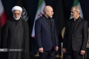 ادای احترام مقامات و مسئولان خارجی به پیکر امام شهید 