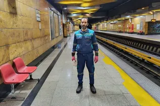 پاکبان امانتدار مترو، کیف حاوی ۱۵۰ گرم طلا را به صاحبش بازگرداند