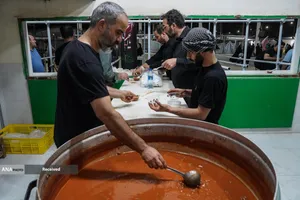 بازدید رئیس ستاد فرمان اجرائی امام(ره) از خدمت رسانی موکب داران اربعین حسینی مرز مهران