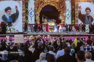 مراسم جشن عروسی زوج های جان فدا همزمان با سالروز ازدواج حضرت زهرا و حضرت علی در میدان امام حسین