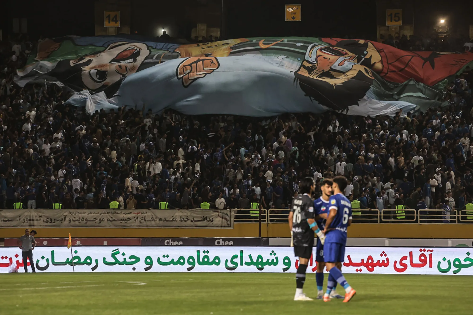 تیم‌های فوتبال استقلال و پرسپولیس امروز (چهارشنبه) در چارچوب هفته پنجم لیگ برتر به مصاف هم رفتند که این دیدار به تساوی یک - یک انجامید.