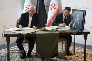 ادای احترام مقامات و مسئولان خارجی به پیکر امام شهید 