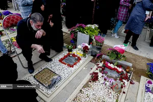 اولین جمعه سال جدید گلزار شهدای حملات تروریستی آمریکایی - صهیونی در جنگ رمضان - قطعه 42 بهشت زهرا(س)