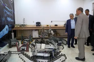 بازدید بیژن رنجبر رییس دانشگاه آزاد اسلامی از دستاورد های علمی و روباتیک دانشگاه آزاد اسلامی واحد یزد