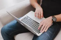 آیا قرار دادن لپتاپ بر روی پا‌ها موجب ناباروری مردان می‌شود؟