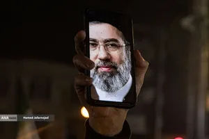 بیعت مردم تهران با حضرت آیت الله سید مجتبی خامنه ای رهبر جدید انقلاب اسلامی ایران - میدان شهدا