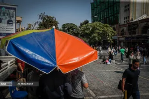 شهدت طهران هذا الأسبوع درجات حرارة بلغت 40 درجة مئوية، واجتاحت موجة صيف حارقة العاصمة.